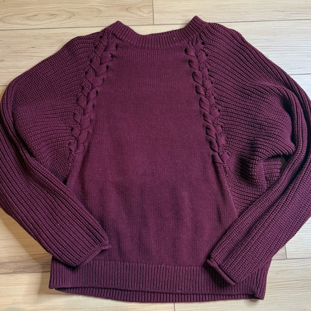 Red braided Vera Wang Sweater. Never worn! Womens small. Very soft!